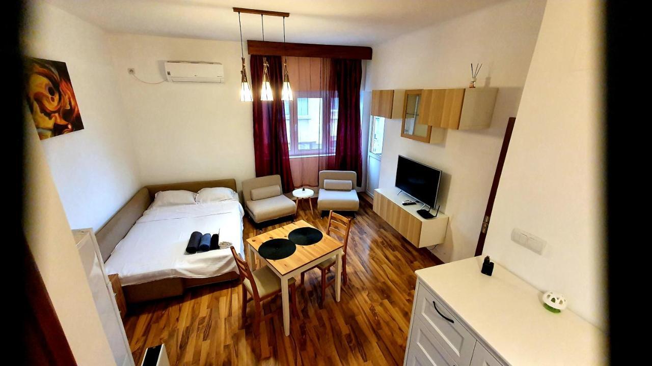 Ultracentral Apartament With Balcony - Old Town Бухарест Екстер'єр фото